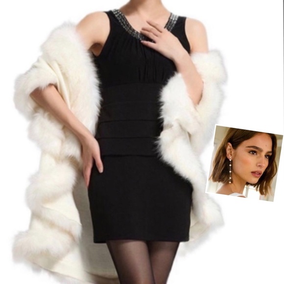 🥂THE AUDREY🥂WHITE FAUX FUR TRIMMED LAYERED CAPE - Picture 3 of 10